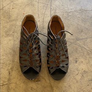 Women’s Black lace up sandals size 6.5 🖤👡